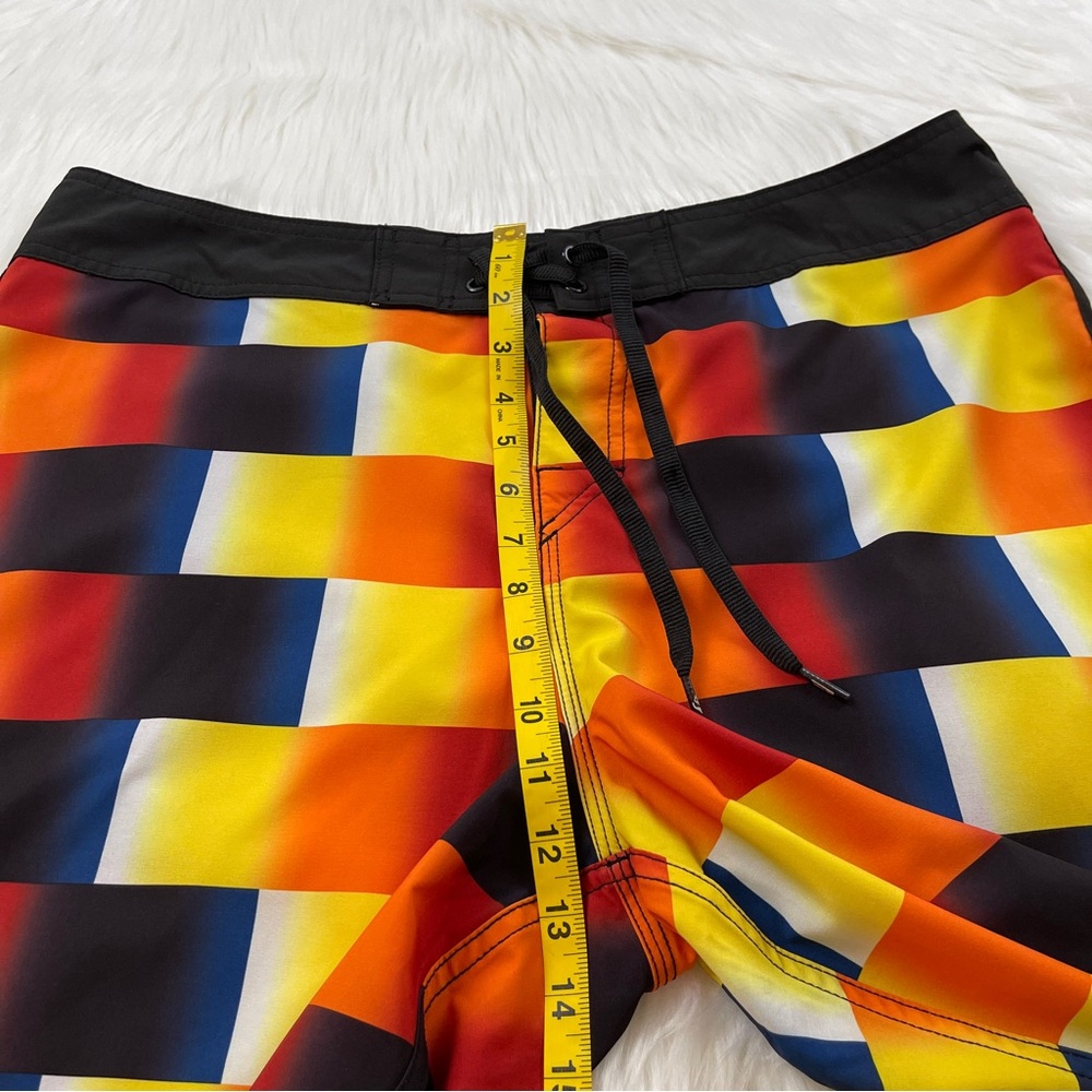 Quiksilver Checkered Board Shorts Men’s Size 36 - Picture 12 of 12